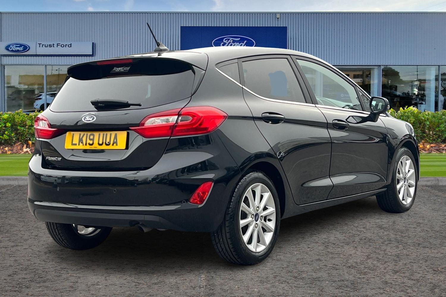 Ford Fiesta Photo 3