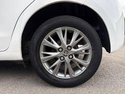 Toyota YARIS Photo 5