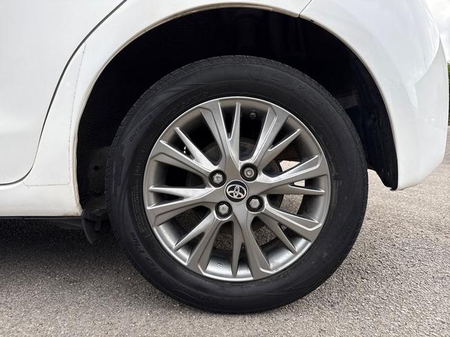 Toyota YARIS Photo 5