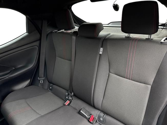 TOYOTA Yaris Photo 9