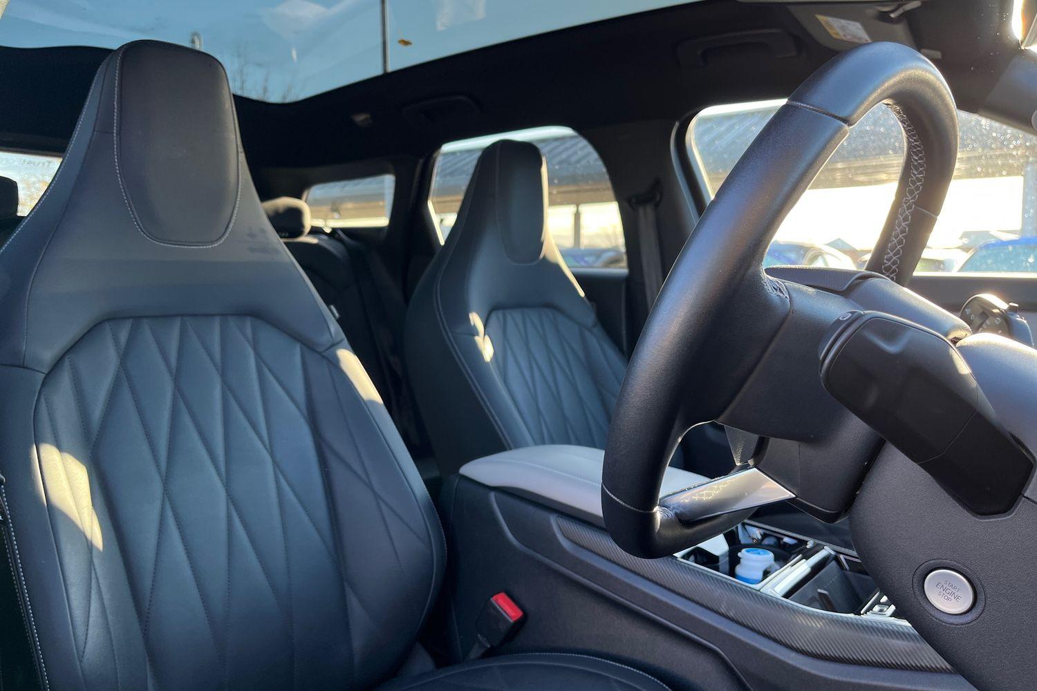 Ford Explorer Photo 16
