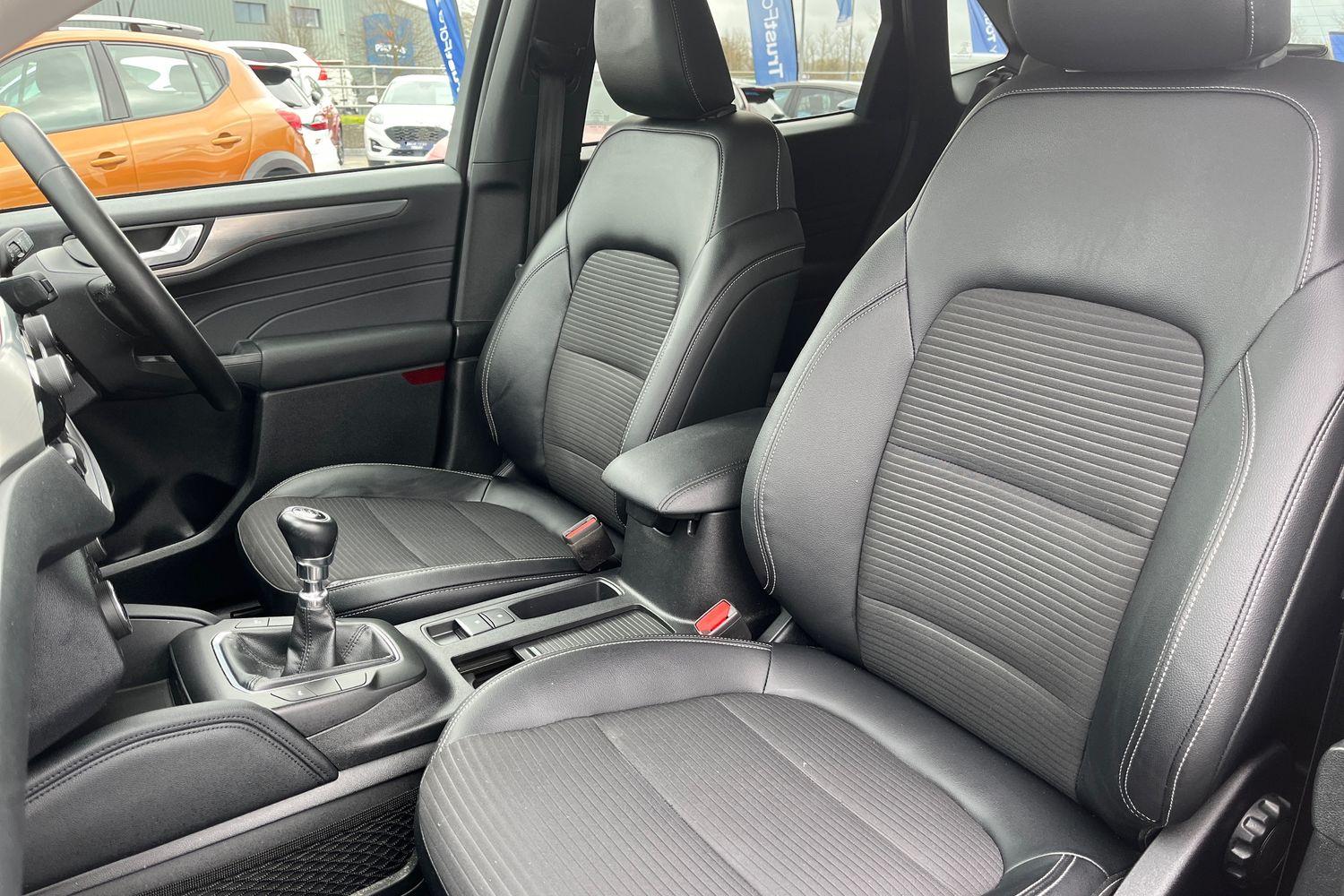 Ford KUGA Photo 18