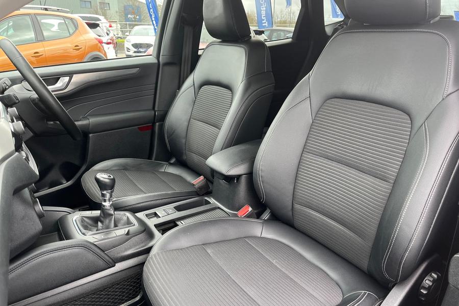 Ford KUGA Photo autoimg-ee6ea2a7f6e8f91d0613e471844f9e14a81f1ef5.jpg