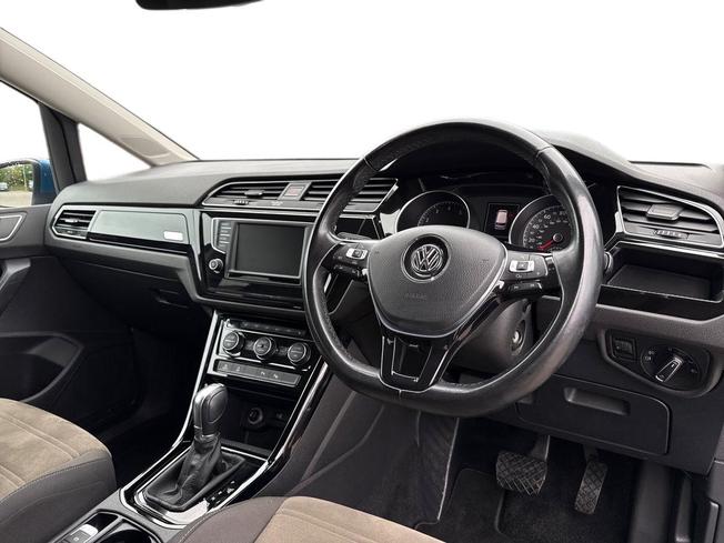 VOLKSWAGEN Touran Photo 6