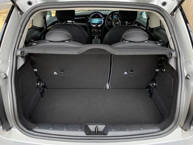MINI Hatch Photo 12