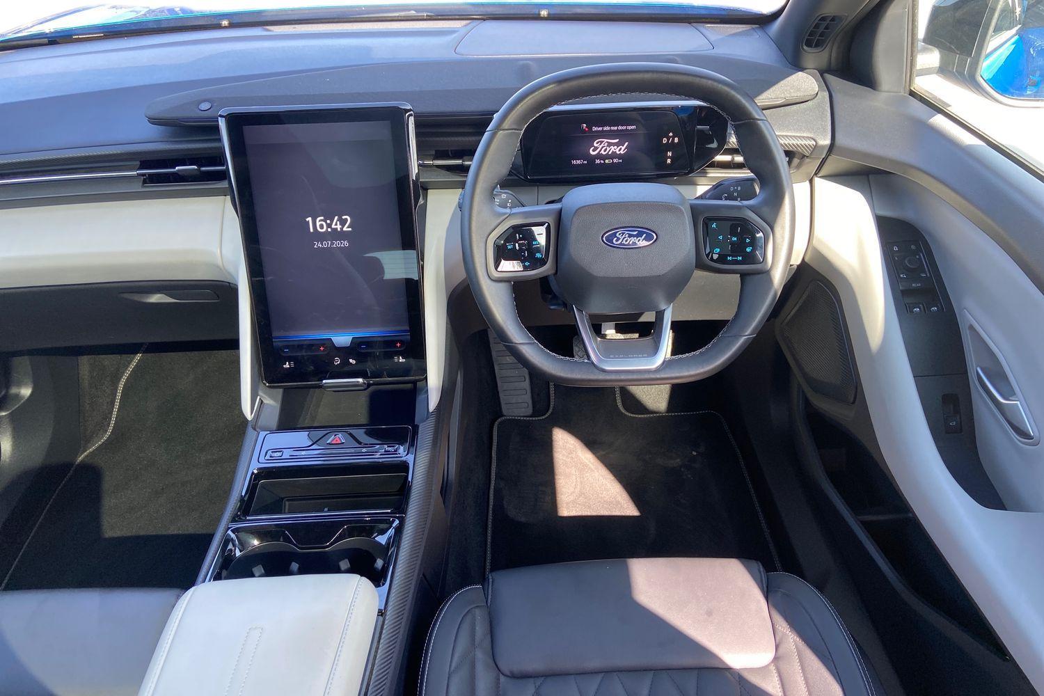 Ford Explorer Photo 10