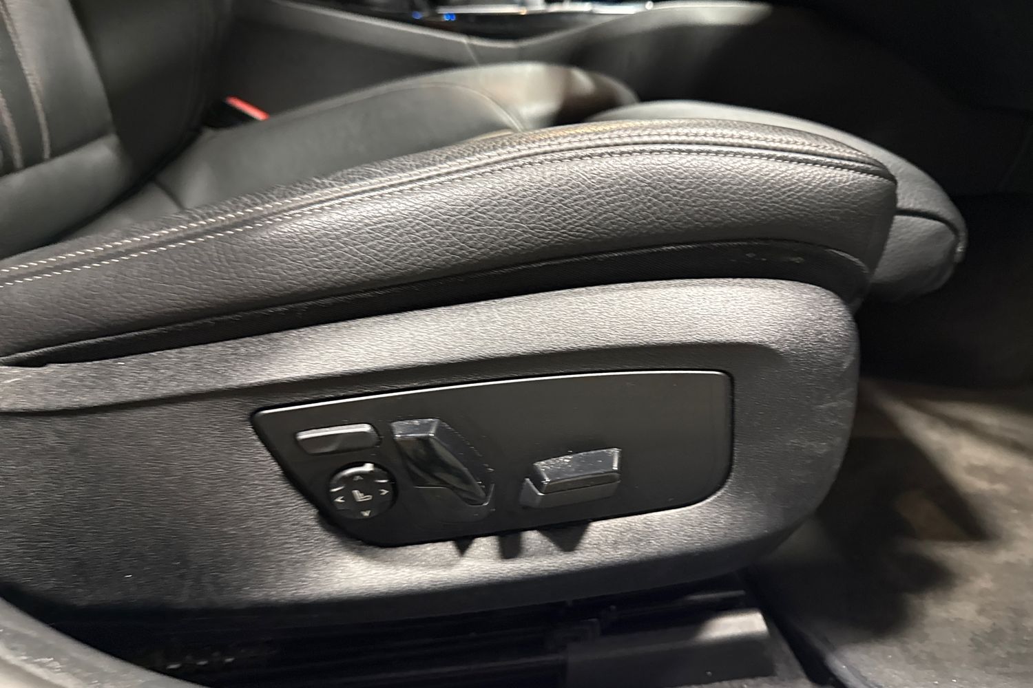 BMW 5 Series Photo 28