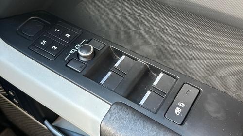 Land Rover Defender Photo autoimg-ee74c81cafc7bc1d1f3779097fea2faa70f5a27b.jpg