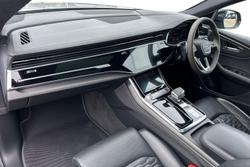 AUDI Rsq8 Photo 2