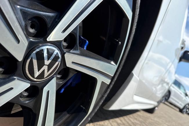 VOLKSWAGEN Golf Photo 22