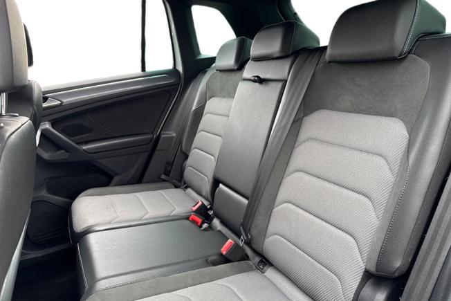 VOLKSWAGEN Tiguan Photo 9