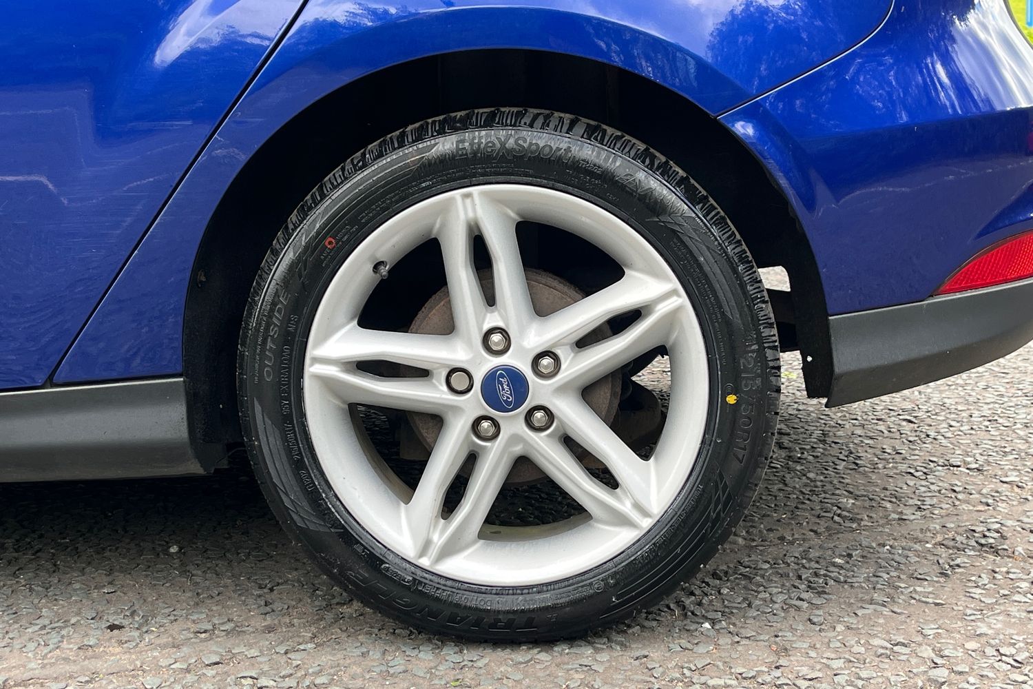 Ford FOCUS Photo 7