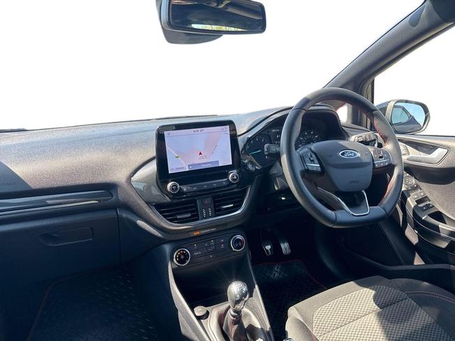 FORD Fiesta Photo 2