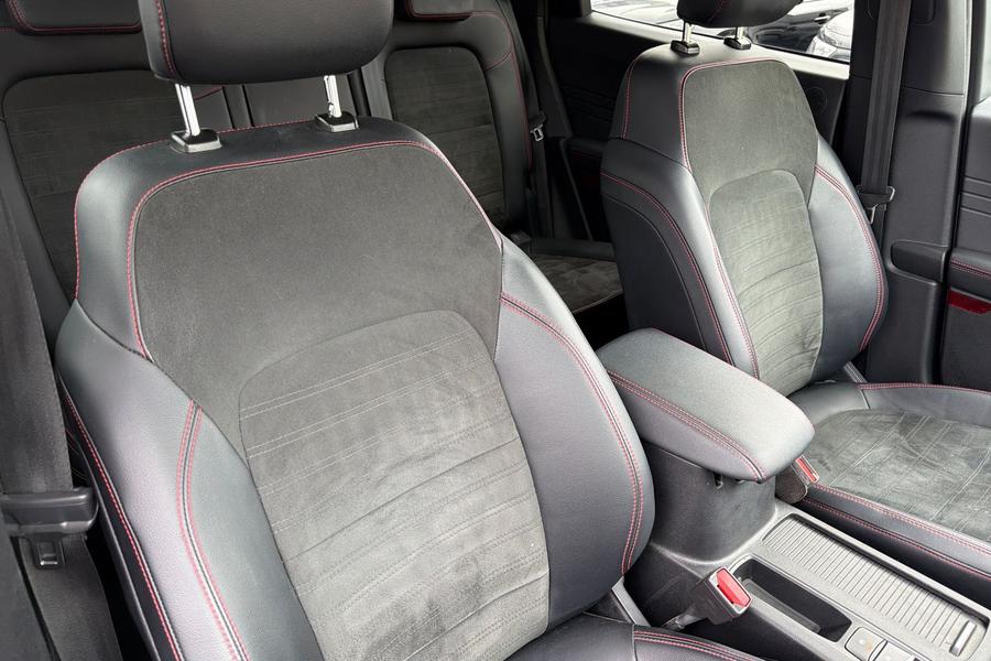 Ford Kuga Photo autoimg-ee7d6bc80d215c67b94c96cb2fdd43ac00a6fff3.jpg