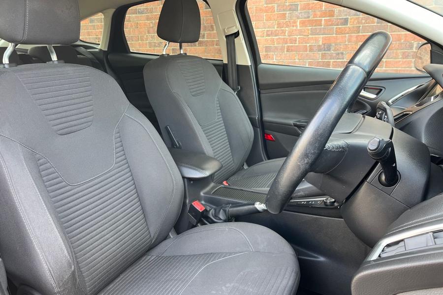 Ford Focus Photo autoimg-ee7e7206342bf0664c61ab3359e2edf237a81e74.jpg
