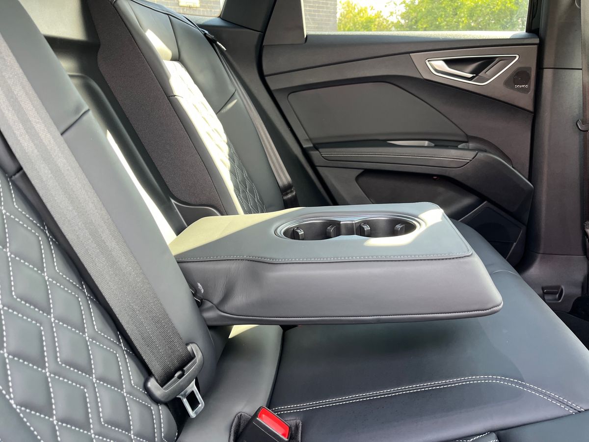 Audi Q4 e-tron Photo 32