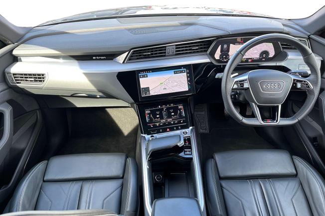 AUDI e-tron Photo 10