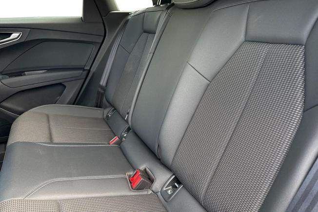 AUDI Q4 E-Tron Photo 9