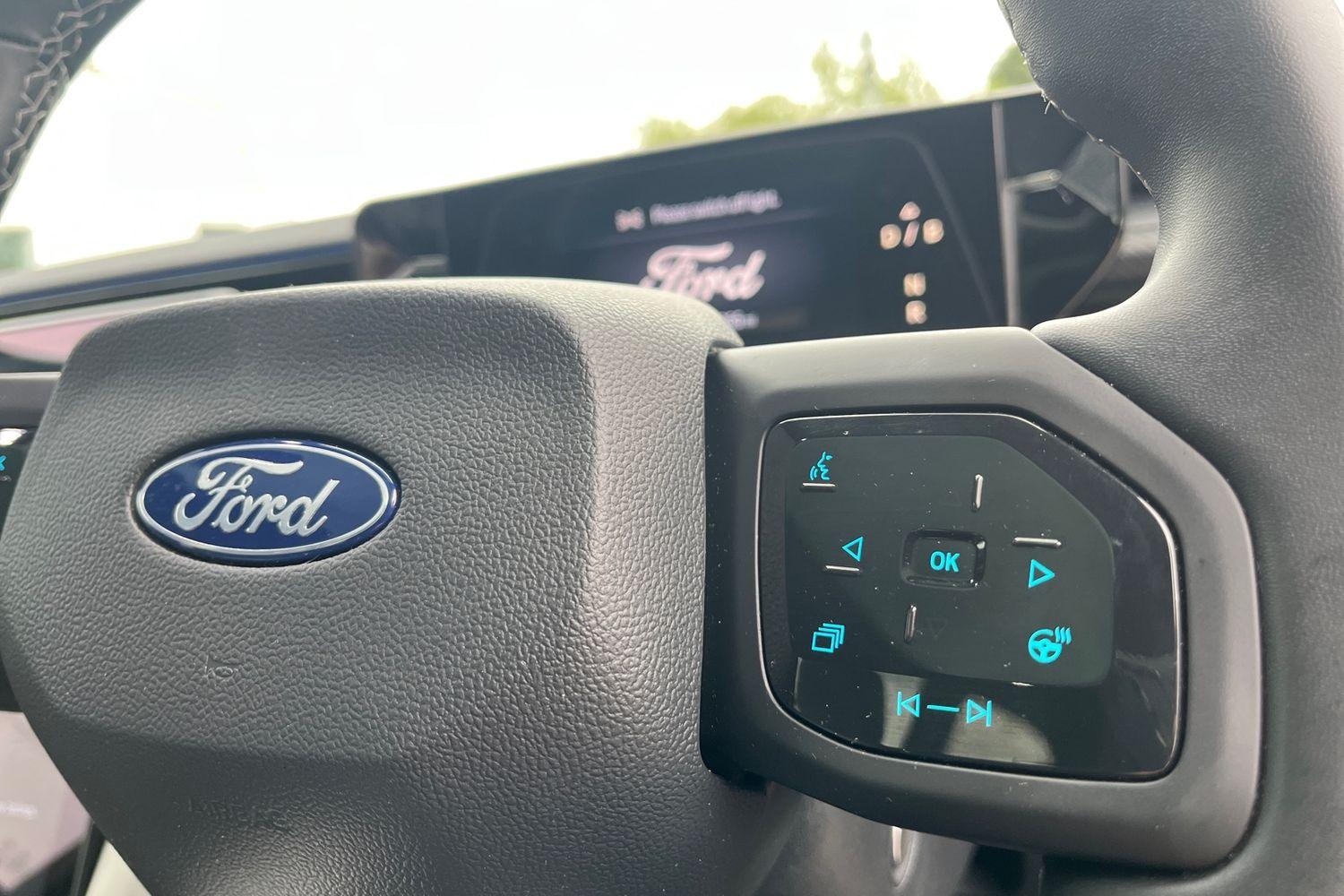 Ford EXPLORER Photo 28