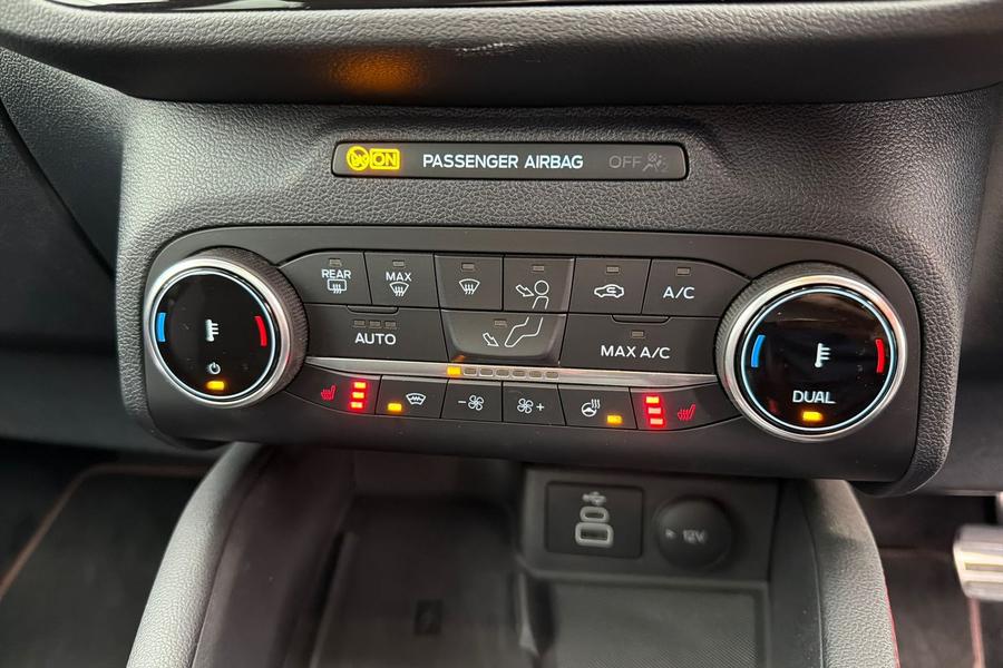 Ford KUGA Photo autoimg-ee8a5d21025c9edf5da96ee038d1db6beafbda26.jpg