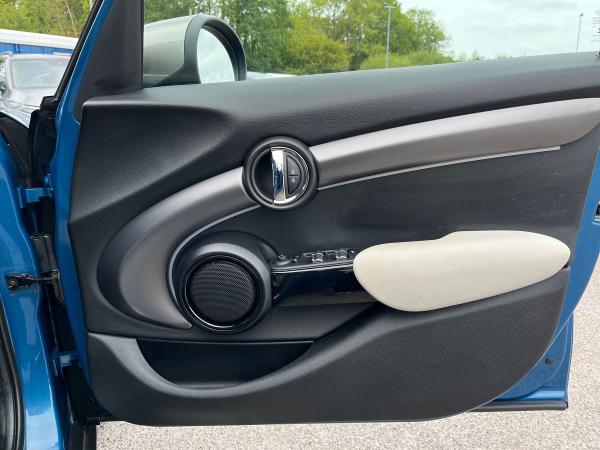 MINI Hatch Photo autoimg-ee8b2a8f7824162bdd8262e800fb834e26a405d7.jpg