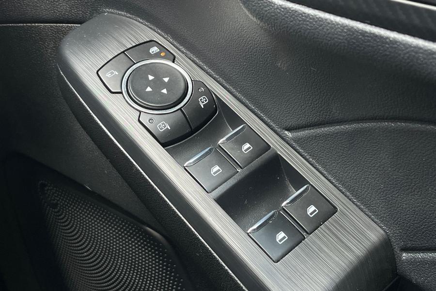 Ford Kuga Photo autoimg-ee8d9c16ed579870c41c4e3bf6bc1e98eefb0d88.jpg