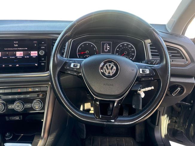 Volkswagen T-Roc Photo 11