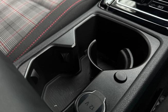 VOLKSWAGEN Golf Photo 23