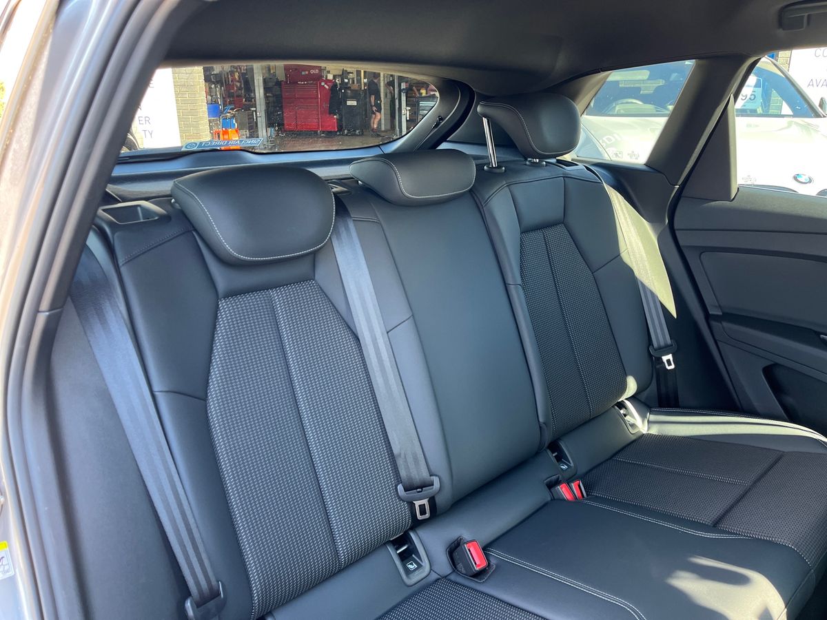 Audi Q4 e-tron Photo 33