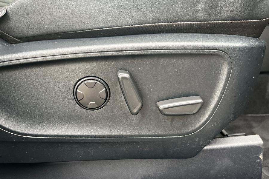 Ford KUGA Photo autoimg-eea5fa49db337b642d28c9464608db0dee8789ef.jpg