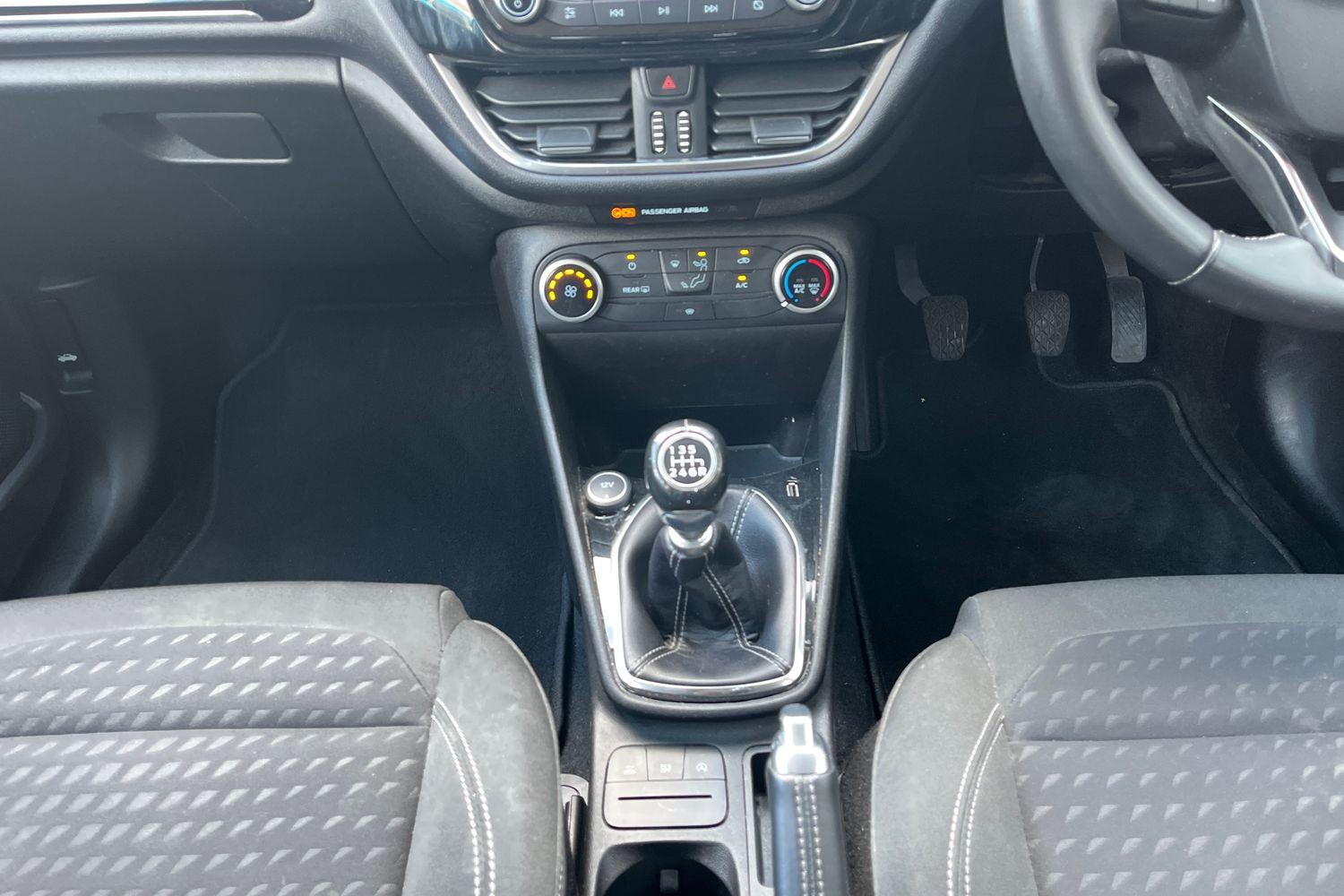 Ford FIESTA Photo 30