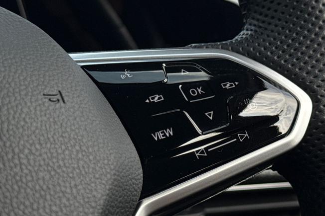 VOLKSWAGEN Golf Photo 17