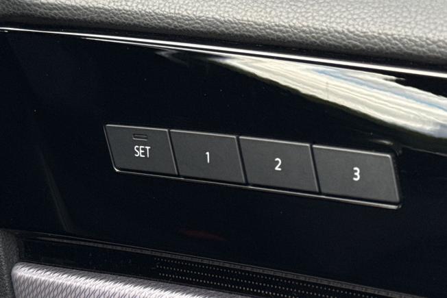 VOLKSWAGEN Touareg Photo 22