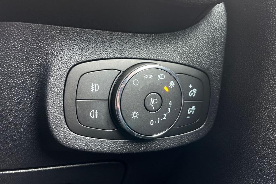 Ford Fiesta Photo autoimg-eeb999f5073a305f0f760b5df872d62dac004e7c.jpg
