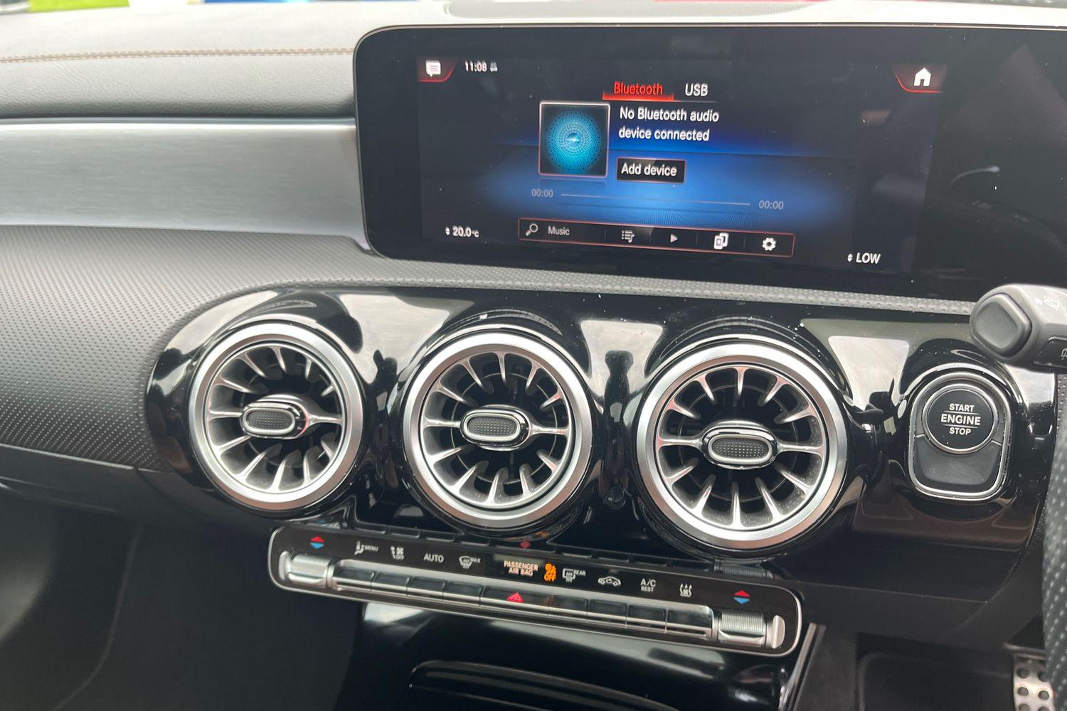 Mercedes-Benz CLA Photo 25