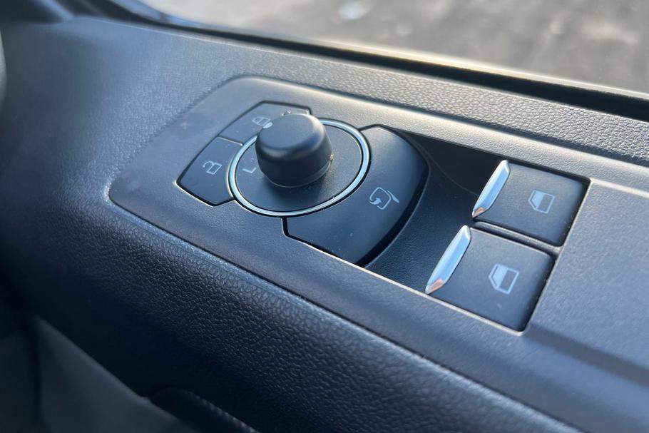 Used Ford TRANSIT CUSTOM WO25UFA 30