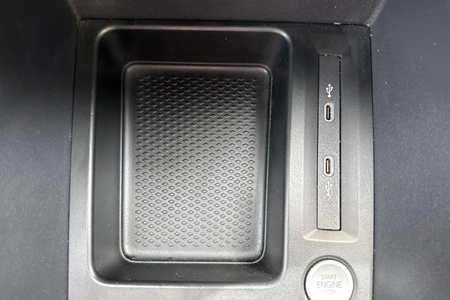 VOLKSWAGEN Caddy Photo 25