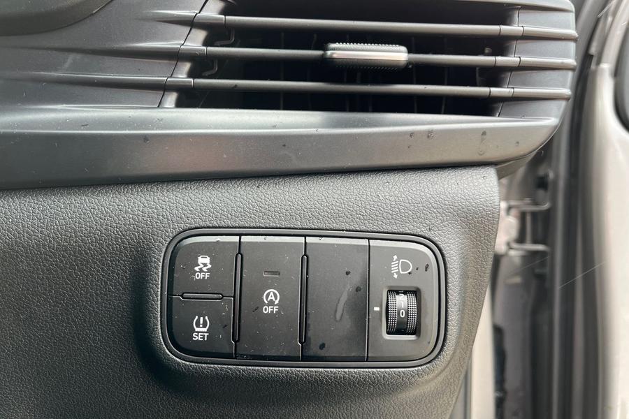 Hyundai BAYON Photo autoimg-eec7c7c2bce3038bc9e91bec91876862c8c0ea02.jpg