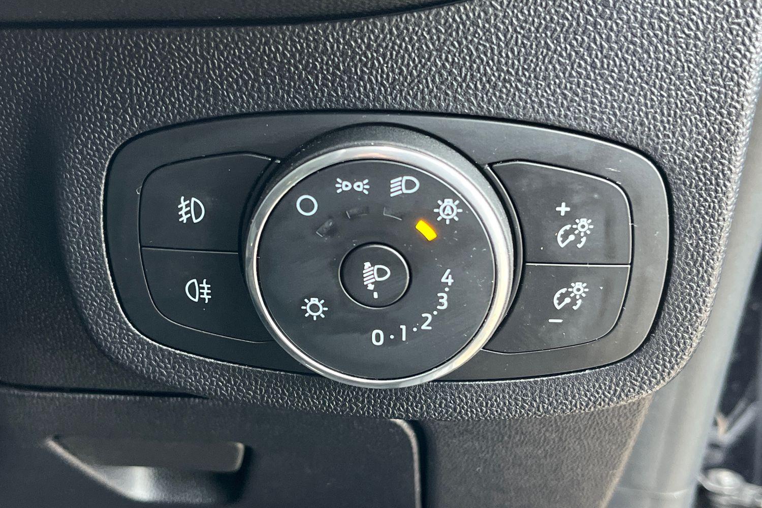 Ford FIESTA Photo 23