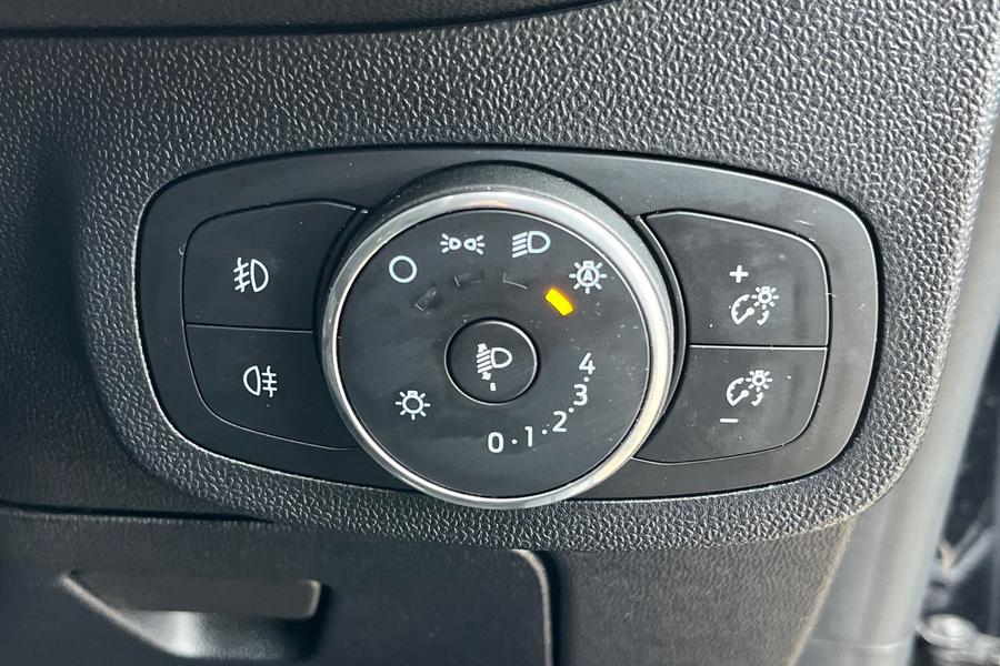 Ford FIESTA Photo autoimg-eeca83358364a26a07670cea84308cff26994c6c.jpg