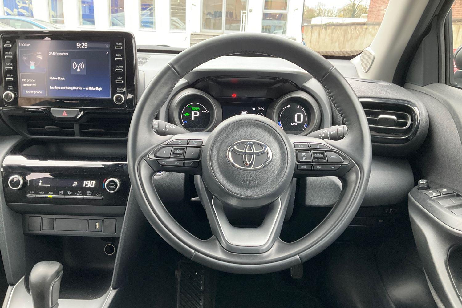 Toyota YARIS CROSS Photo 11