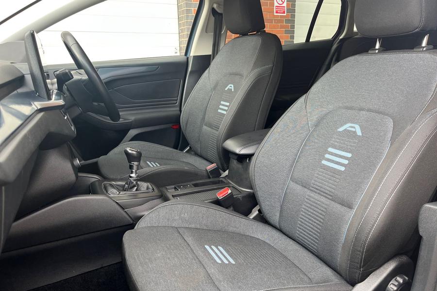 Ford FOCUS Photo autoimg-eeccdb6022653e6c343074aa0a63dd835e60fb20.jpg