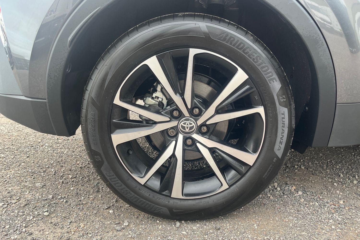 Toyota C-HR Photo 38