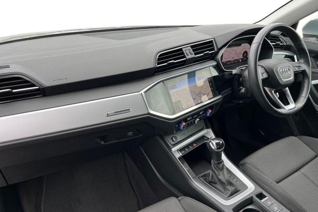 AUDI Q3 Photo 2