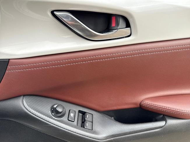 MAZDA MX-5 Photo 27