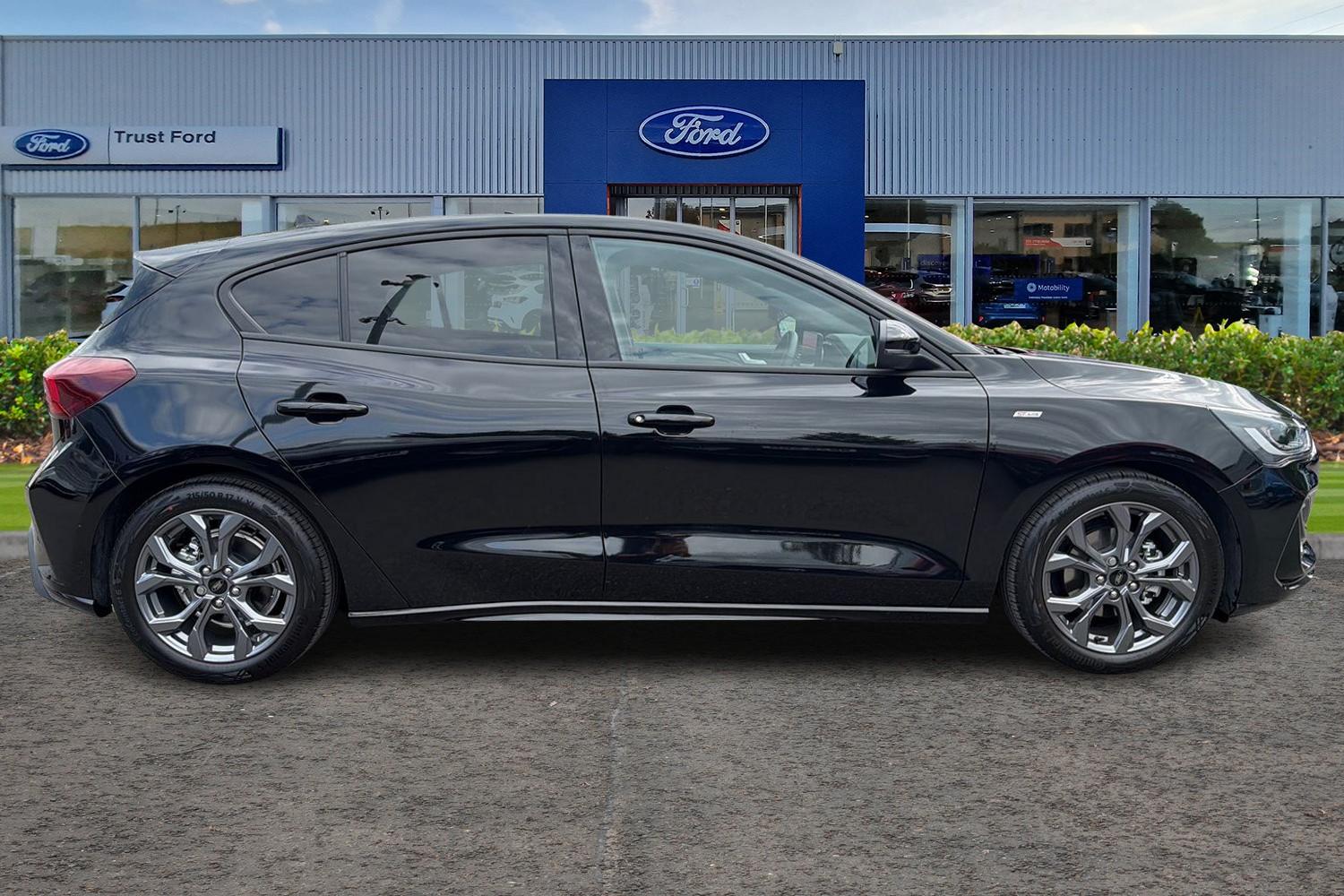 Ford FOCUS Photo 2