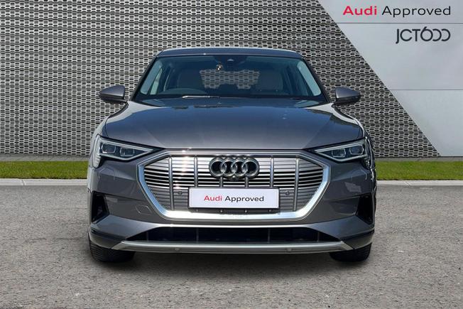 AUDI e-tron Photo 8
