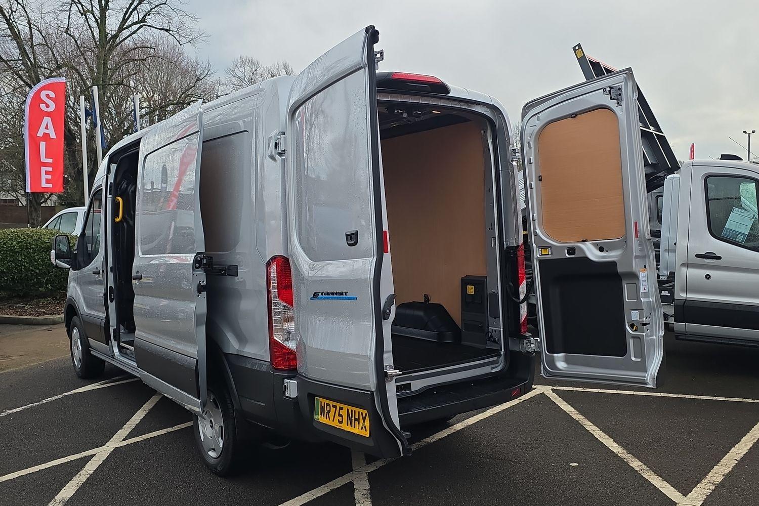 Ford E-TRANSIT Photo 6