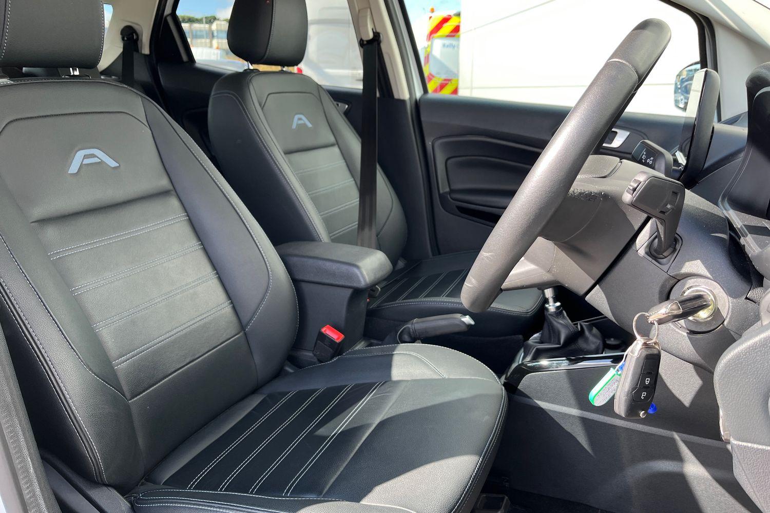 Ford ECOSPORT Photo 16