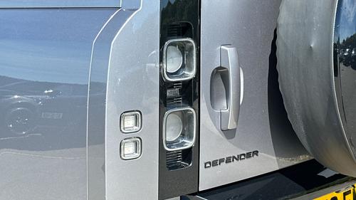 Land Rover Defender Photo autoimg-eed60aefb7db0a09dfd6476683f2dd90d1a96713.jpg
